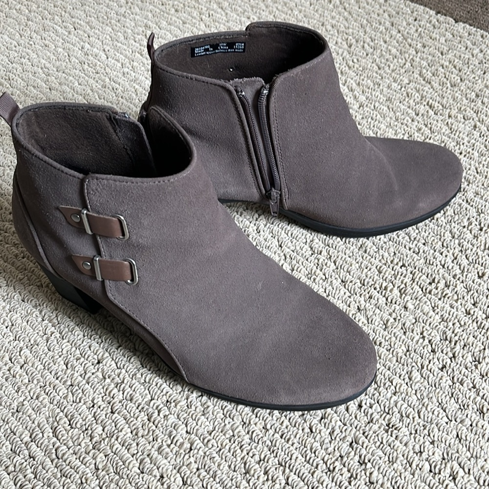 Clarks 3” gray zip boots